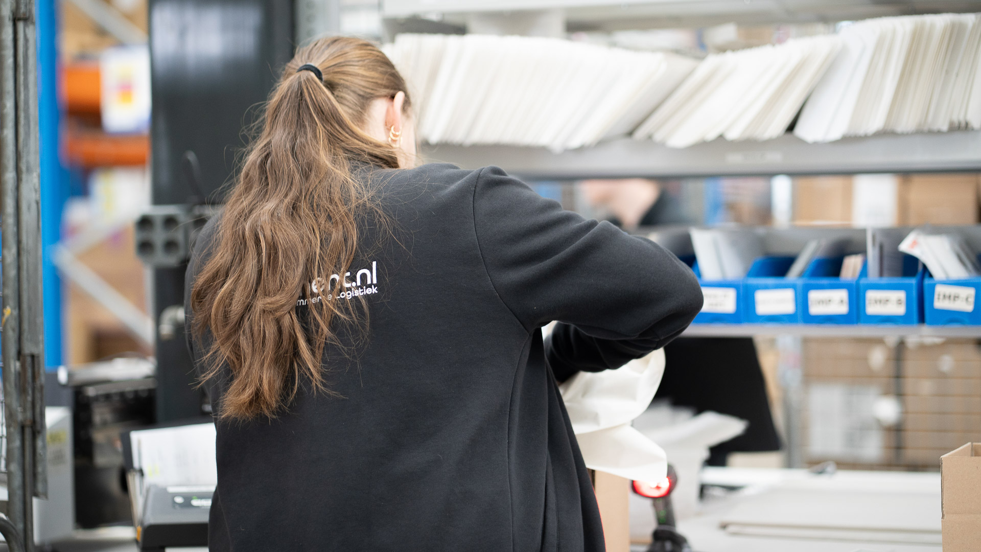 Fulfilment.nl | Magazijnmedewerker aan het werk